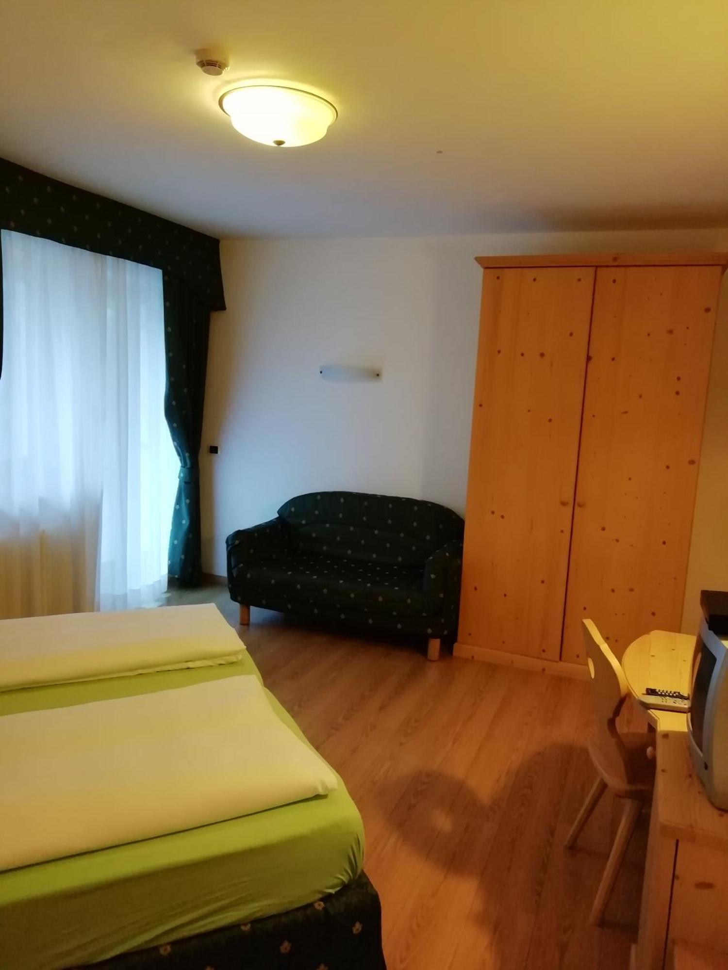 Hotel Camoscio Rocca Pietore Exterior photo